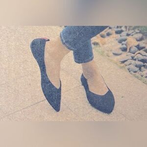 Serra Women's Recycled Material Black and Pink Flats, size 9